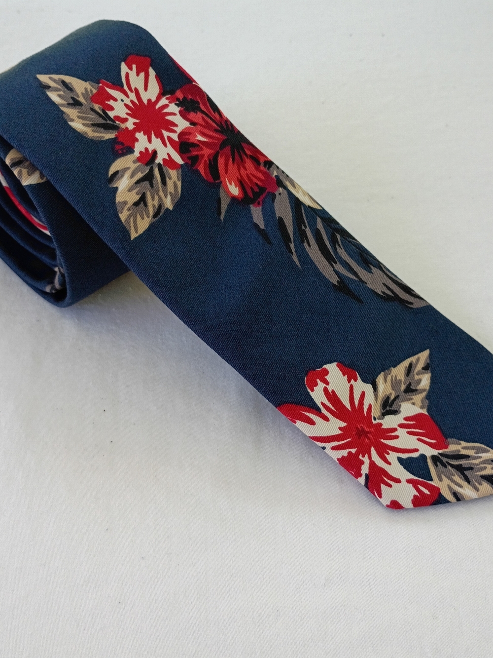 Bonobos Slim Tie Cotton Red & Beige Floral Print Handmade In USA 56" x 2.75"